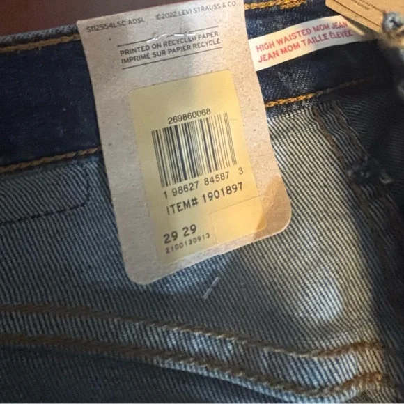 NWT Levi's High Waisted Mom Jean 29x29 - Picture 9 of 9